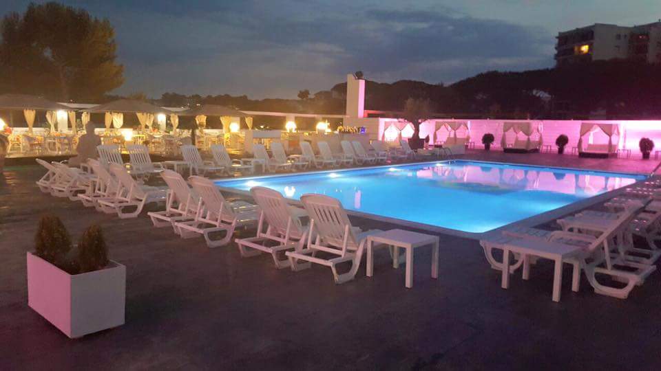 ConstrucciÃƒÂ³n de una piscina-terraza en PalamÃƒÂ³s